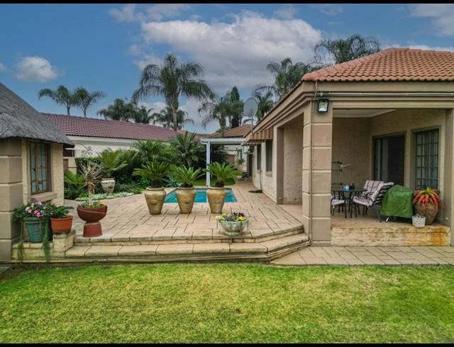 4 BEDROOM HOUSE FOR SALE IN AMBERFIELD GLEN